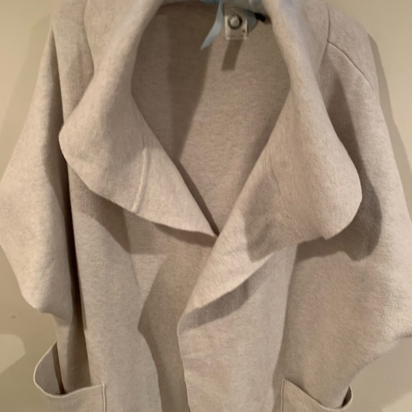 Anthropologie Sweaters - Anthropologie Sweater/jacket